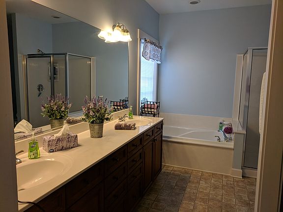 Very nice master bath and walk-in