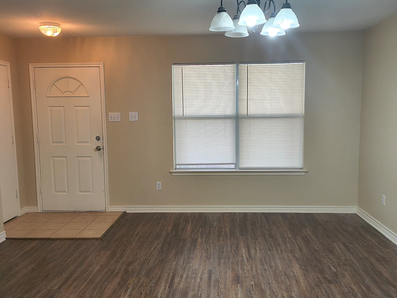 3 bed, 2607 sqft, $2,200 — Photo 3