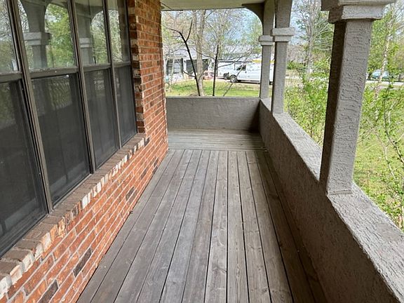 2nd image of 1115 E Huntington Dr