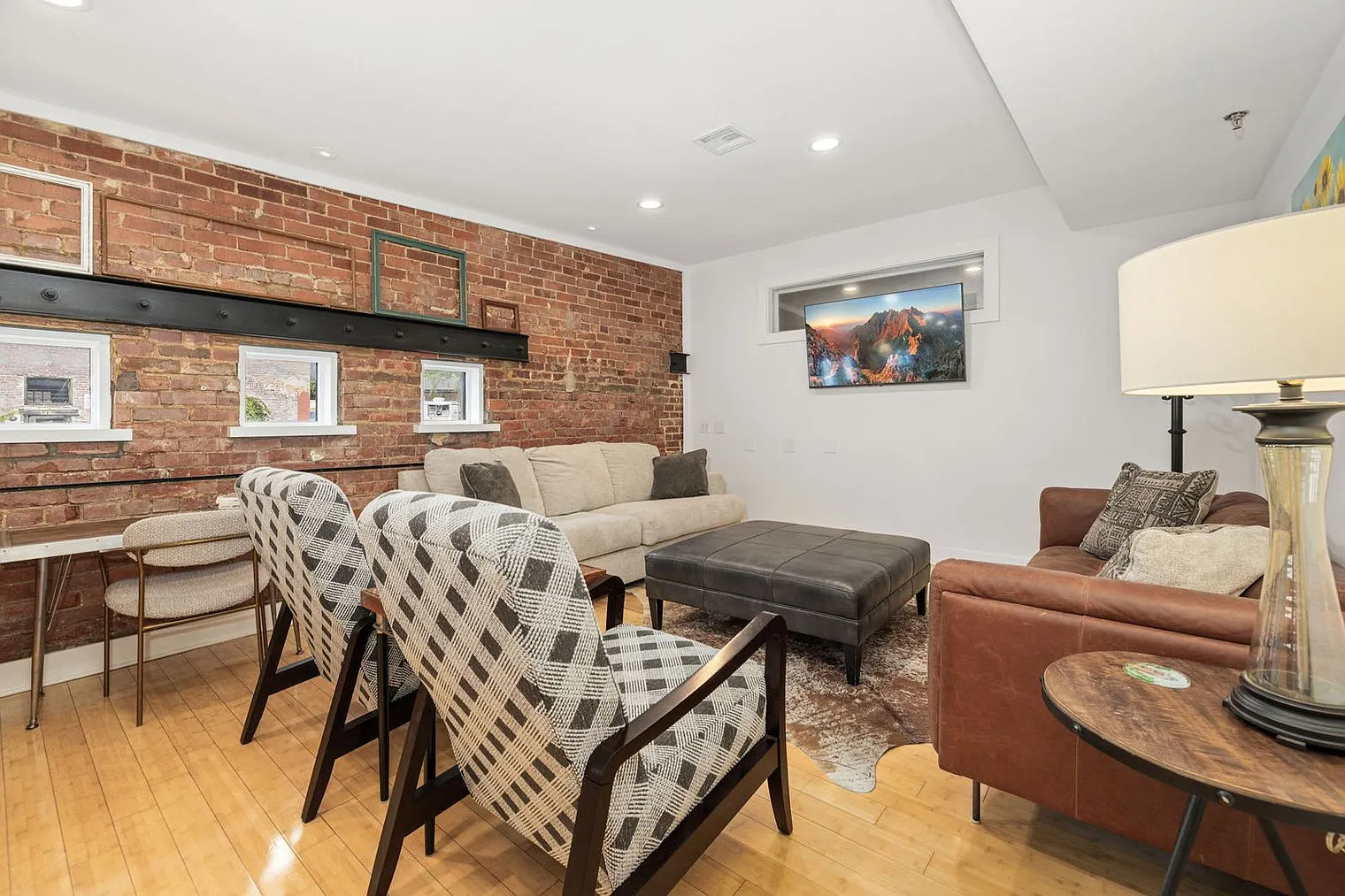 2 bed, 2.0 bath, 1291 sqft, $4,465 — Photo 2