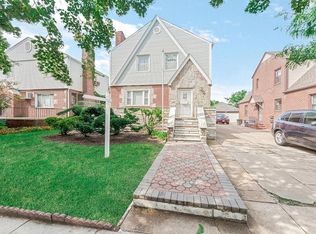 6418 Fitchett St, Rego Park, NY 11374