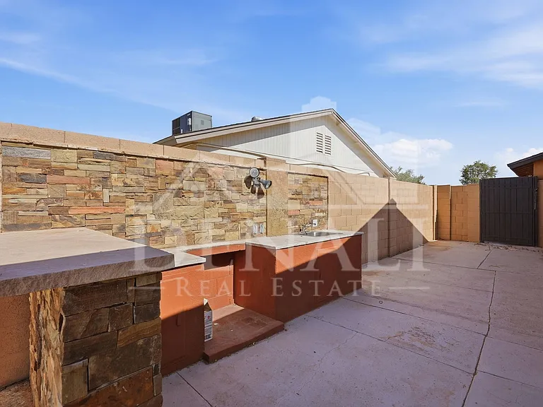 5654 W Mountain View Rd — Photo 29