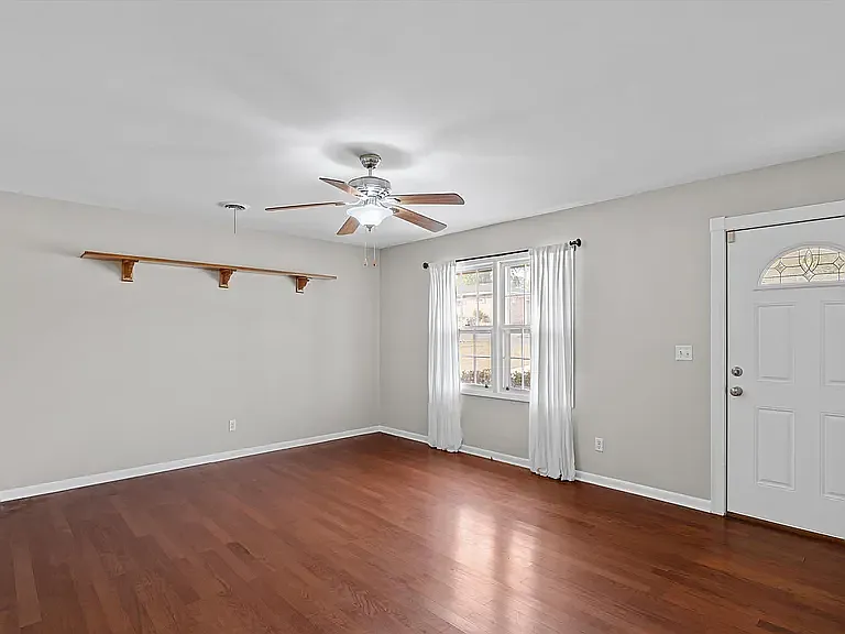 534 W Hugh St — Photo 3