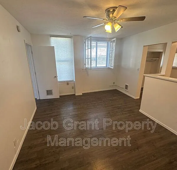520 N Water Ave #2 — Photo 6