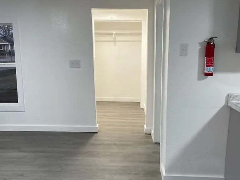 510 S Walnut St — Photo 13