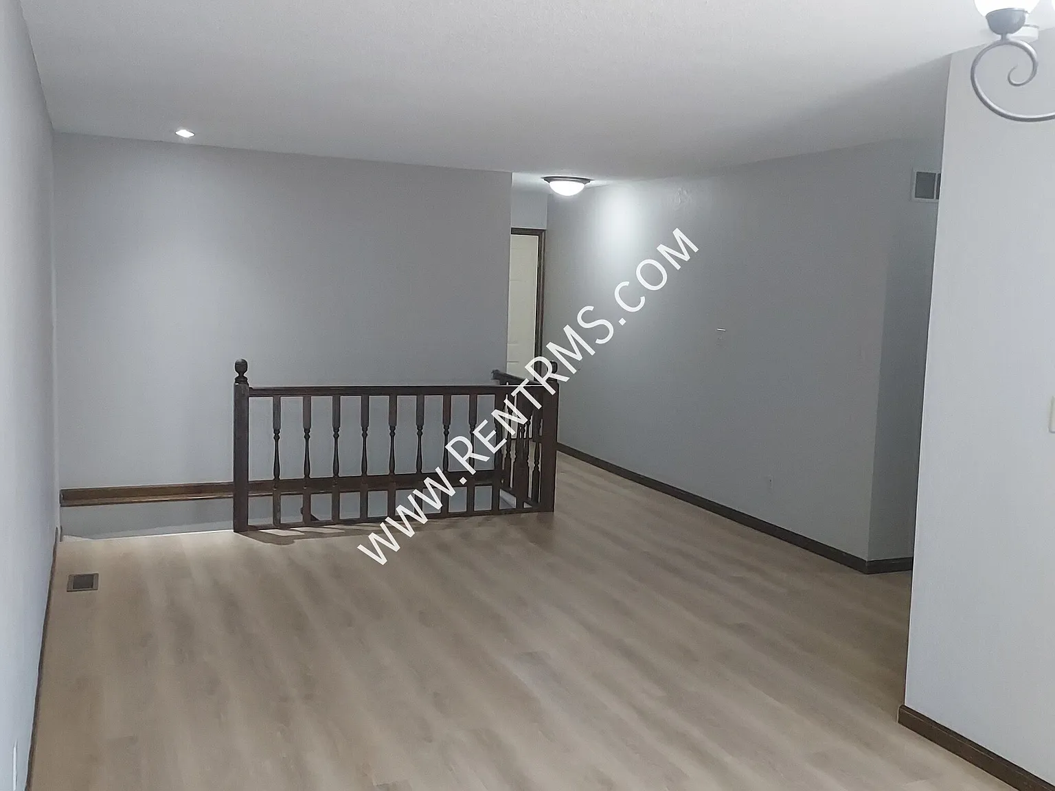 2230 SW Westport Sq. - 3 BR 2 Bath — Photo 4