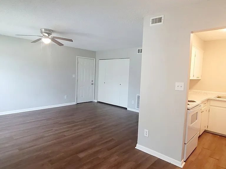 County View Apartments — Photo 28