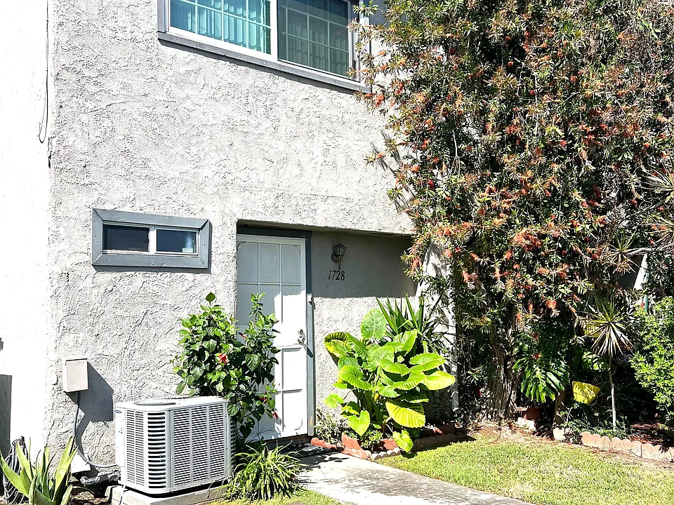 1728 Puente Ave