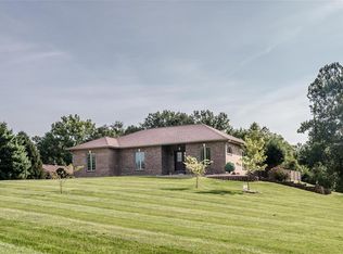 2432 Timber Crk, Saint Jacob, IL 62281