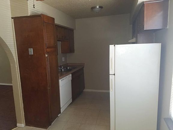 2nd image of 1909 N Minnie Ln APT D