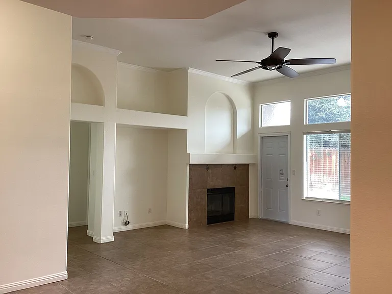 7526 N Ellendale Ave — Photo 5