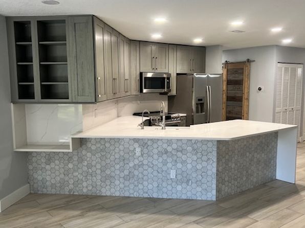 15 Arbor Club Dr UNIT 105