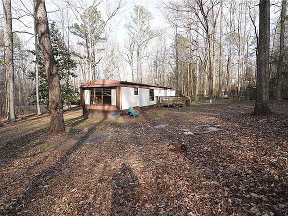 3rd image of 102 Pinetree Ln