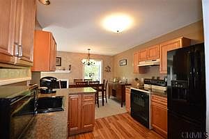 4th image of 8 Heartwood Ct