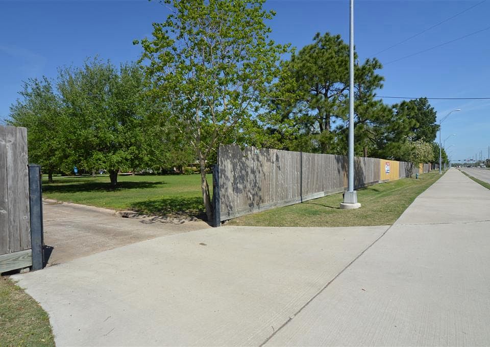 1st image of 2310 Cullen Blvd