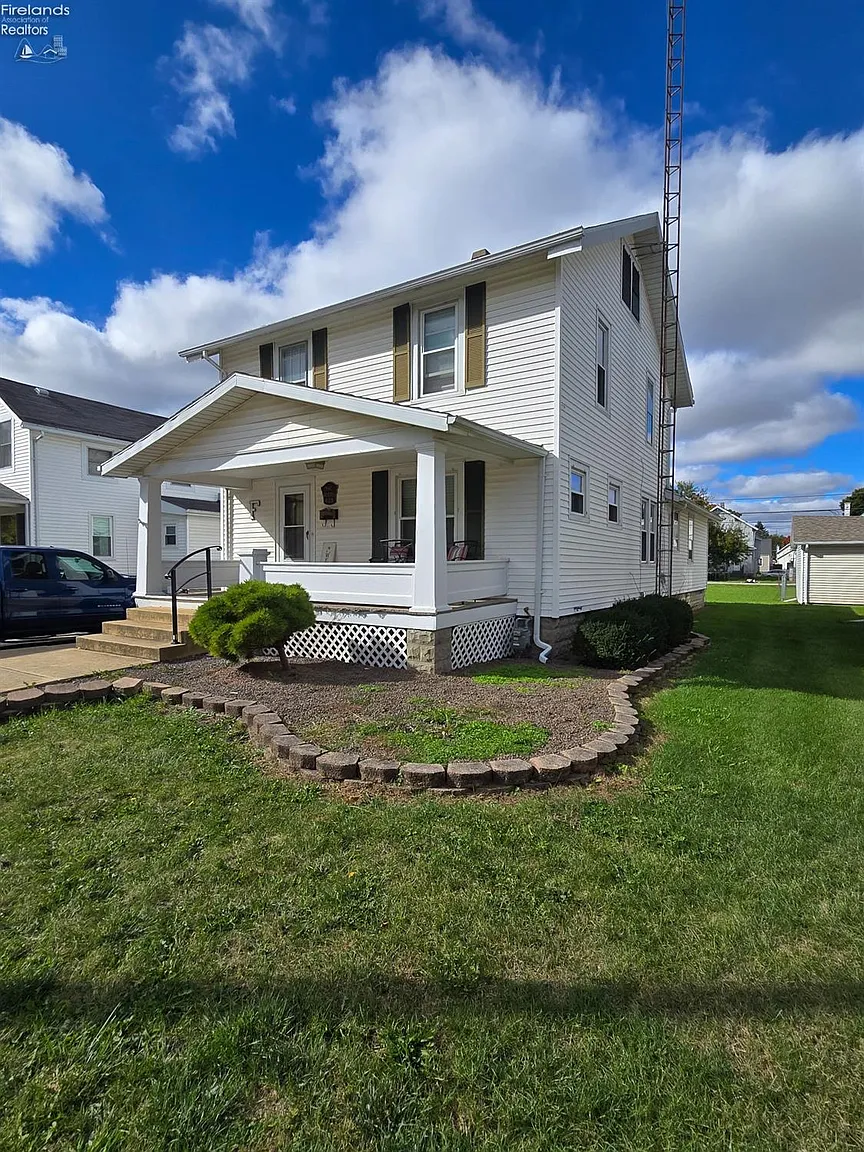 920 Franklin Ave photo 1