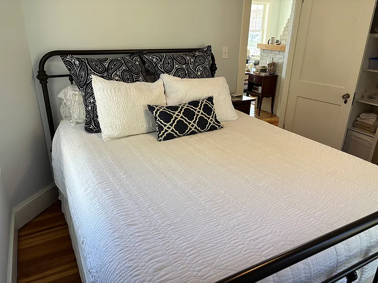 Downstairs queen bedroom.