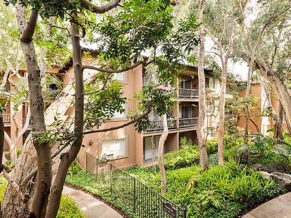 3rd image of 550 S Barrington Ave APT 3210