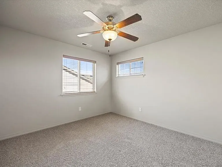 416 Rose St — Photo 15
