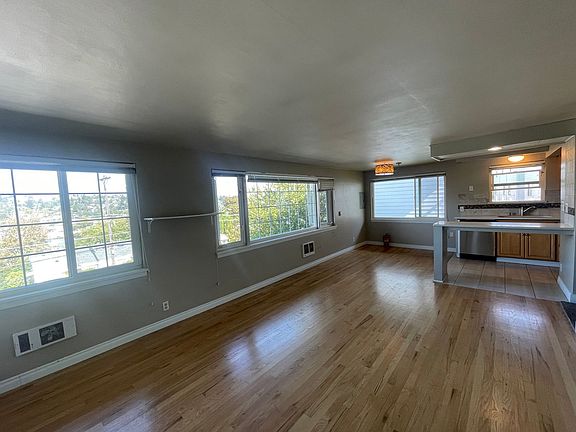 4th image of 825 W Nickerson St APT 3