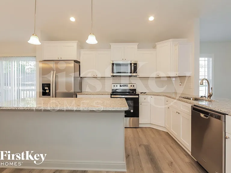 1213 Carolyn Ave — Photo 6