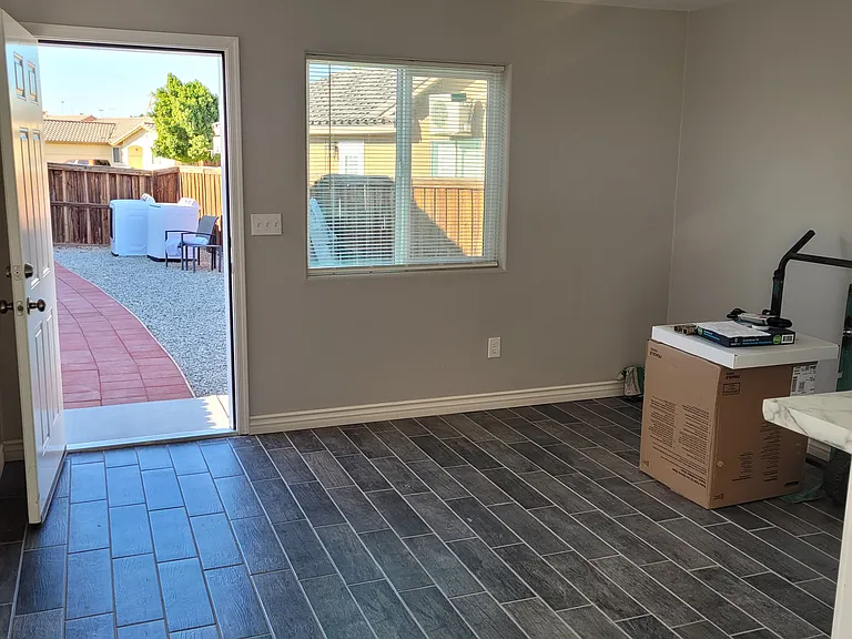 1424 Harding Ct #2 — Photo 5