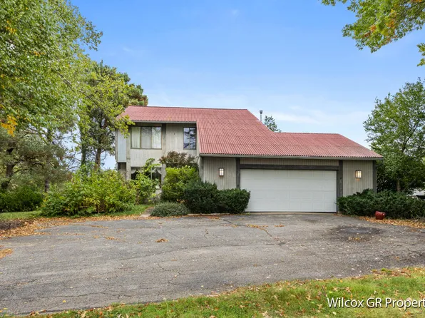 6 White Hills Ave NE, Grand Rapids, MI 49546