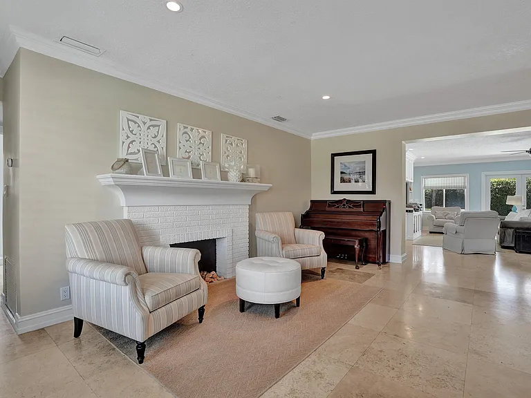 248 Codrington Dr — Photo 10
