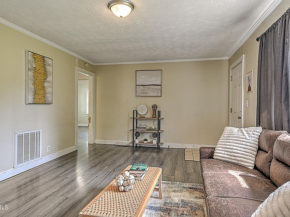 5th image of 108 Orange St