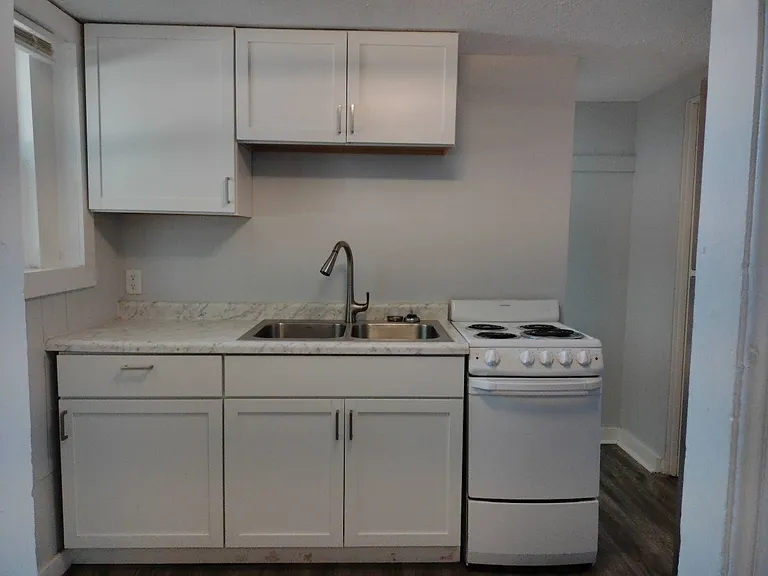 1211 E 4th St #4 — Photo 6