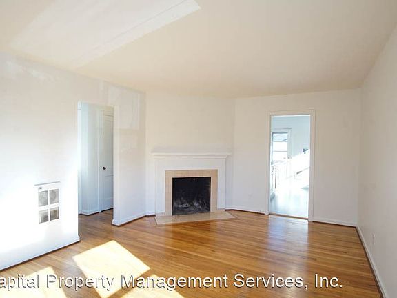 3rd image of 4708 NE 33rd Ave #6