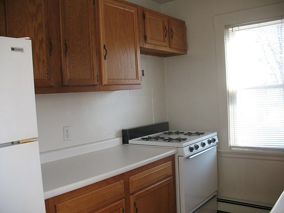 5th image of 199 Everett St