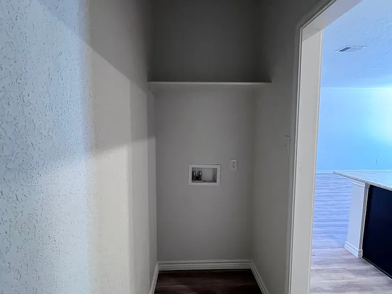 111 Levi Ct — Photo 6