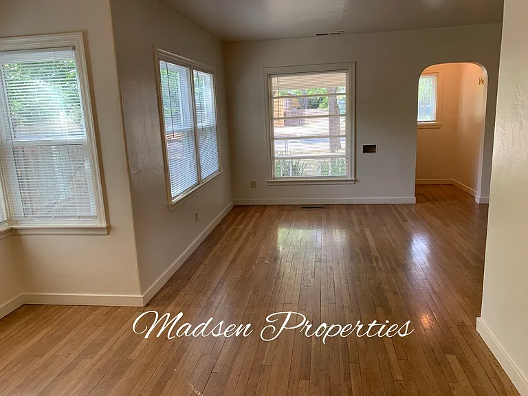 432 W 1st Ave — Photo 6