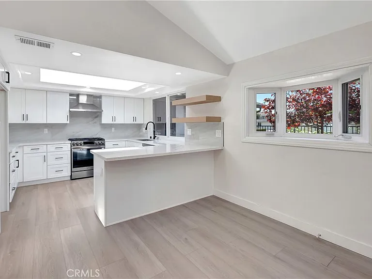 3242 Yellowtail Dr — Photo 2