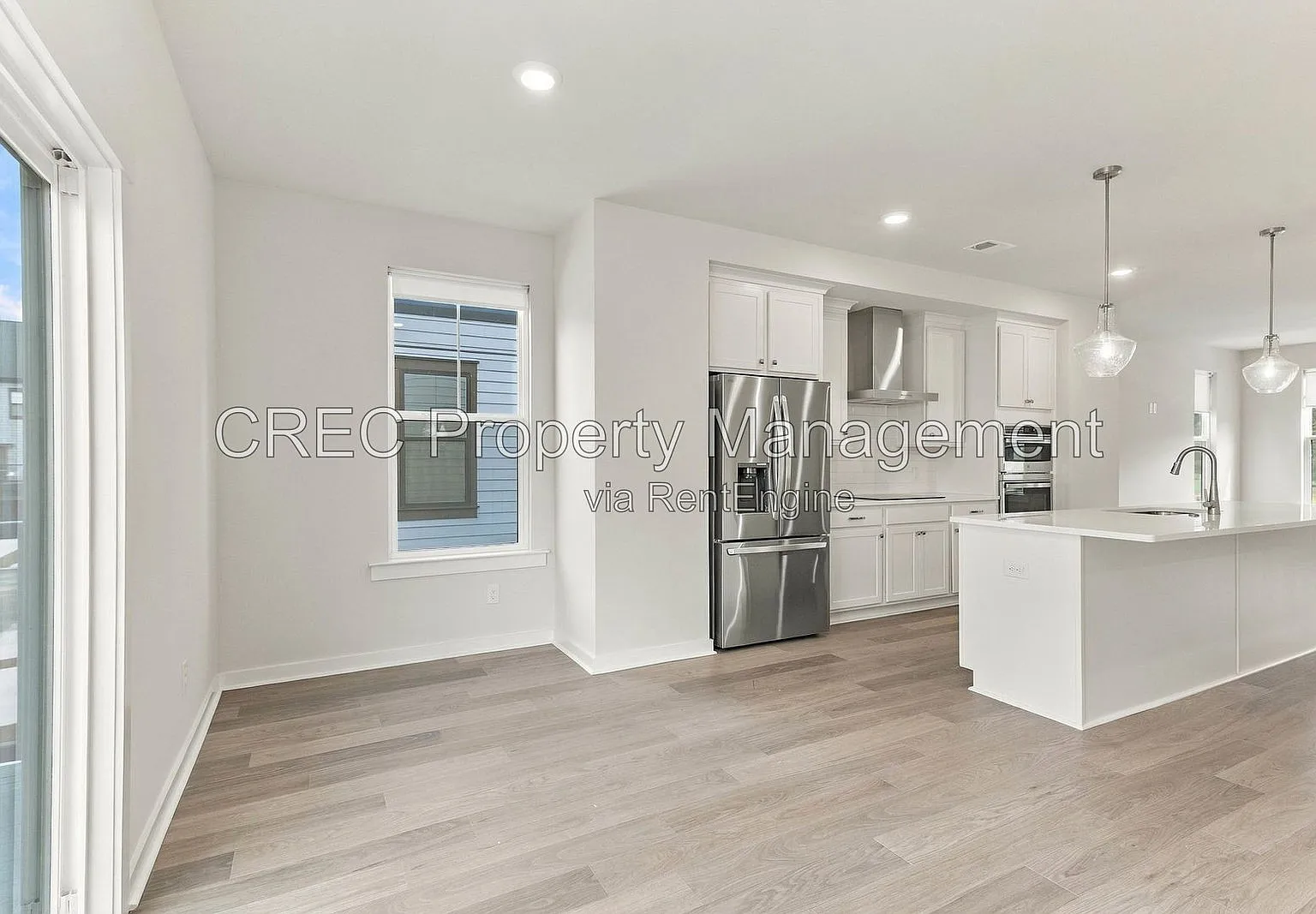 3 bed, 2.5 bath, 1943 sqft, $2,600 — Photo 2