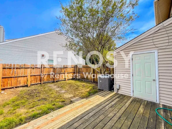445 Falling Ln, Virginia Beach, VA 23454