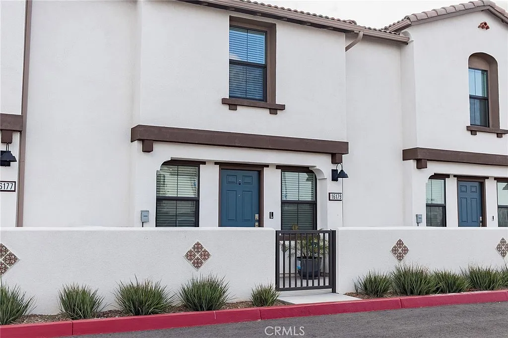 3 bed, 2.5 bath, 1550 sqft, $3,375 — Photo 3