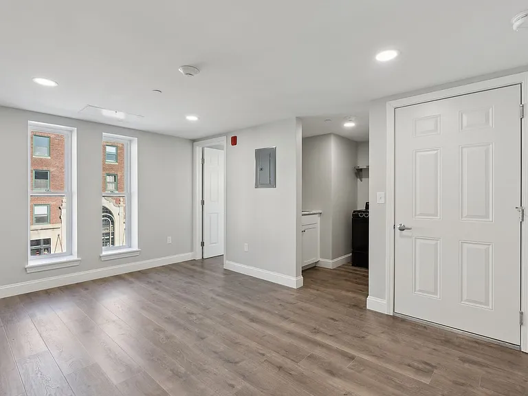 610 Congress St #8 — Photo 3