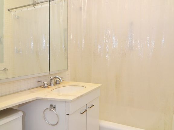 5th image of 400 E Randolph St APT 2022