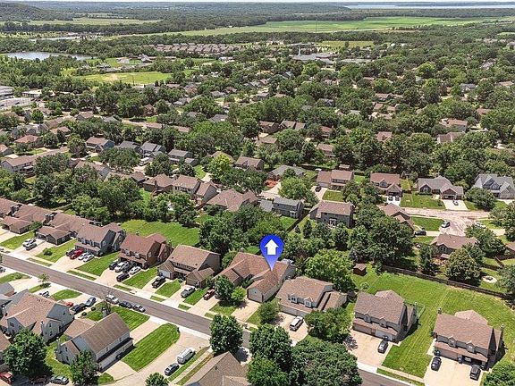 3rd image of 2817 Crestline Dr