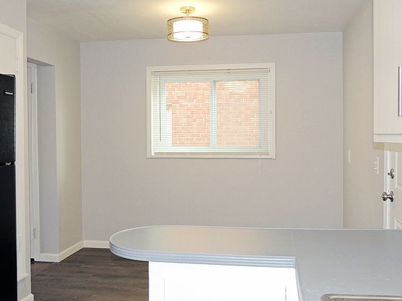 5th image of 710-712 E 222nd St