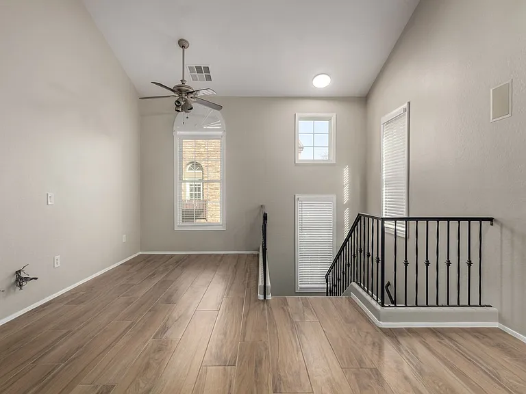 2639 S Harmony Ave — Photo 13