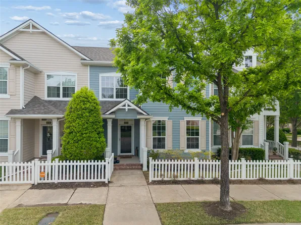 6204 Crescent St, North Richland Hills, TX 76180