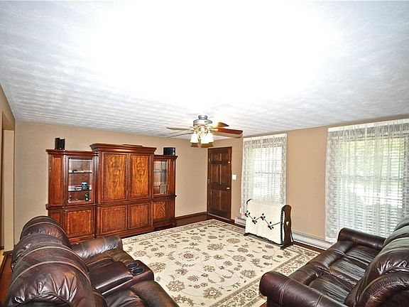 3rd image of 1069 Howard Dr