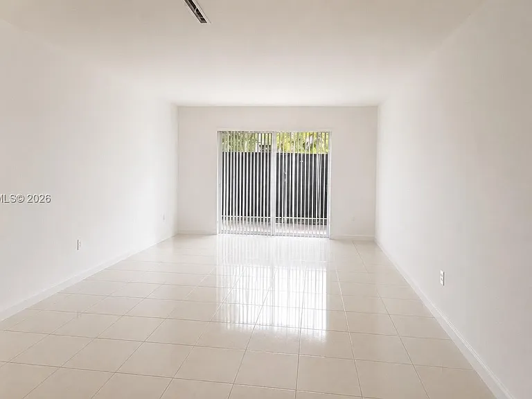 13710 SW 90th Ave #4 — Photo 2