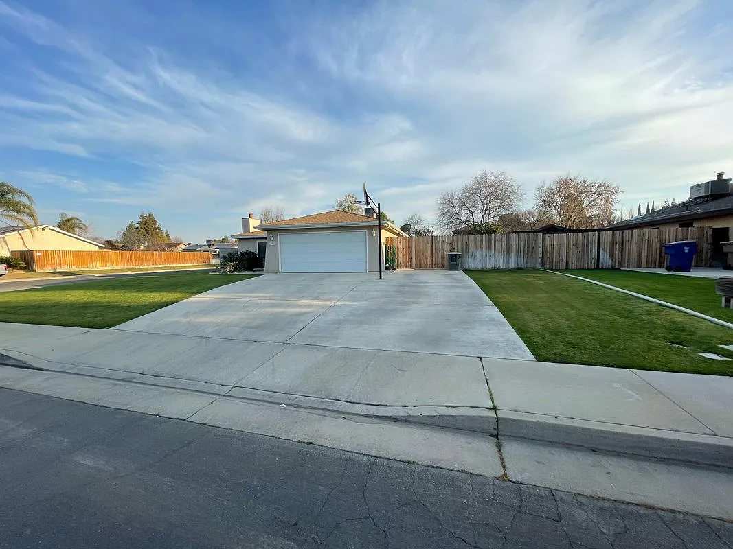 3 bed, 2.0 bath, 1125 sqft, $2,500 — Photo 3
