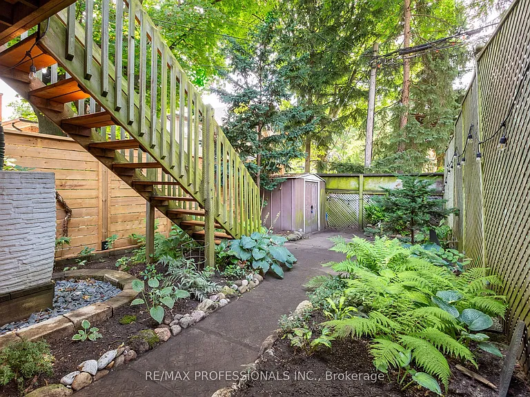 4 Runnymede Rd — Photo 41