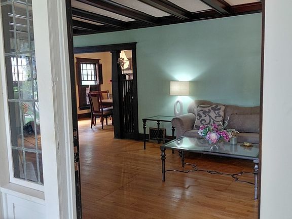 3rd image of 607 N Raynor Ave