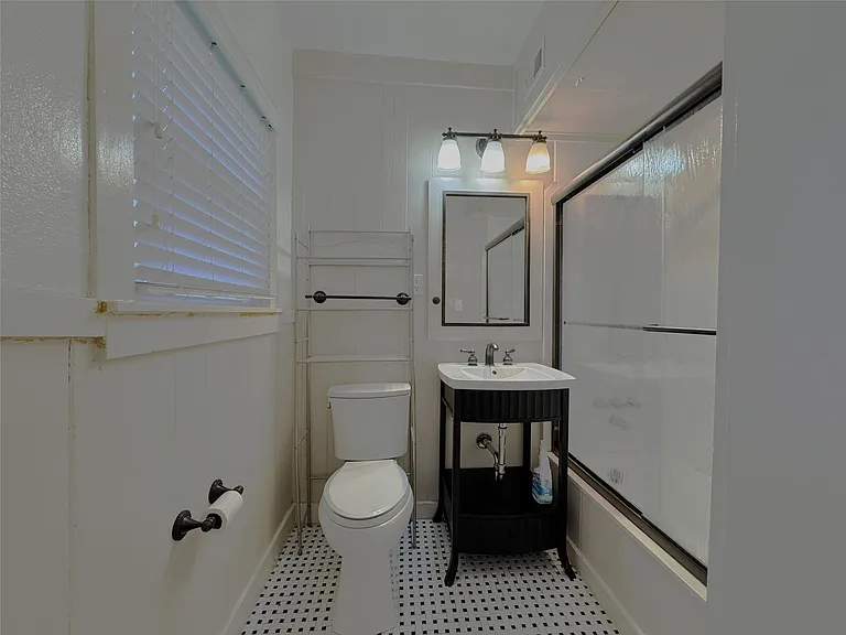 302 W Saulnier St #2 — Photo 14